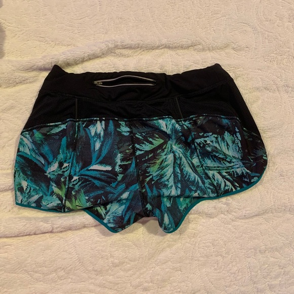 printed athleta shorts - Picture 4 of 4